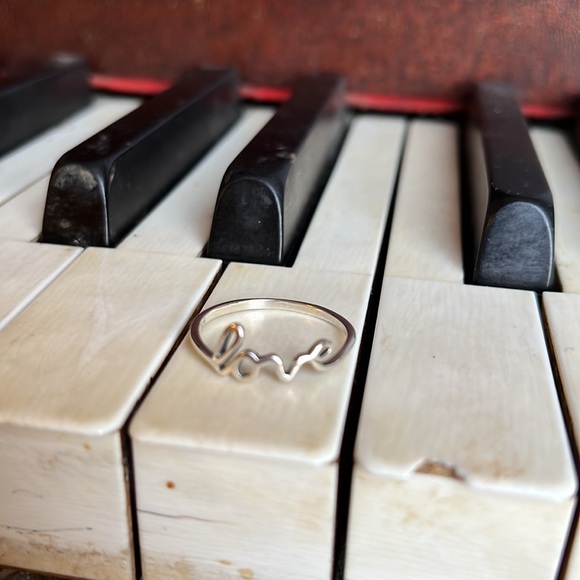 925 Sterling Silver Cursive “Love” Word Ring - Picture 14 of 17